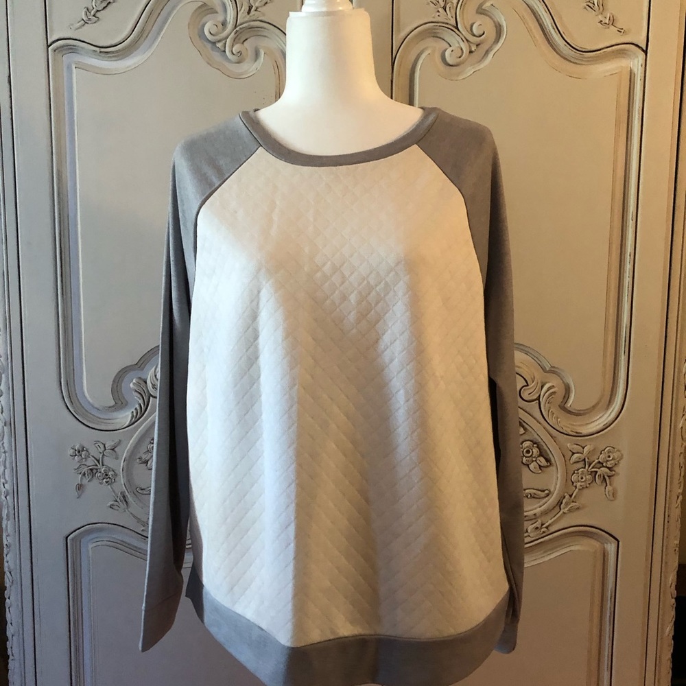 Old Navy gray and off-white top